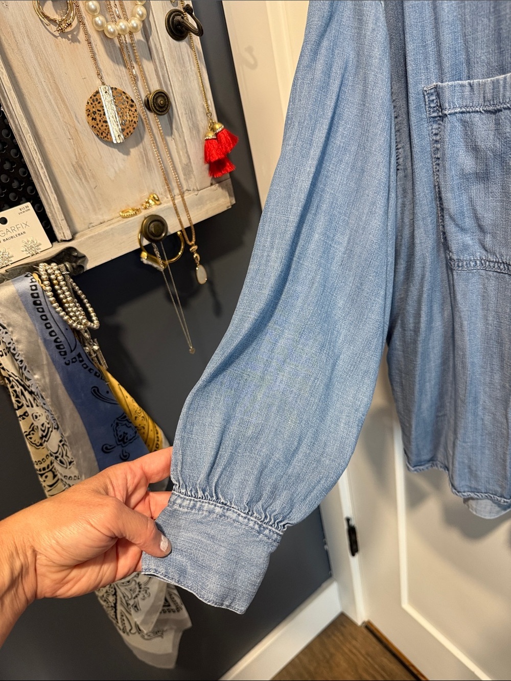 Banana Republic Chambray Shirt Medium - Picture 8 of 9